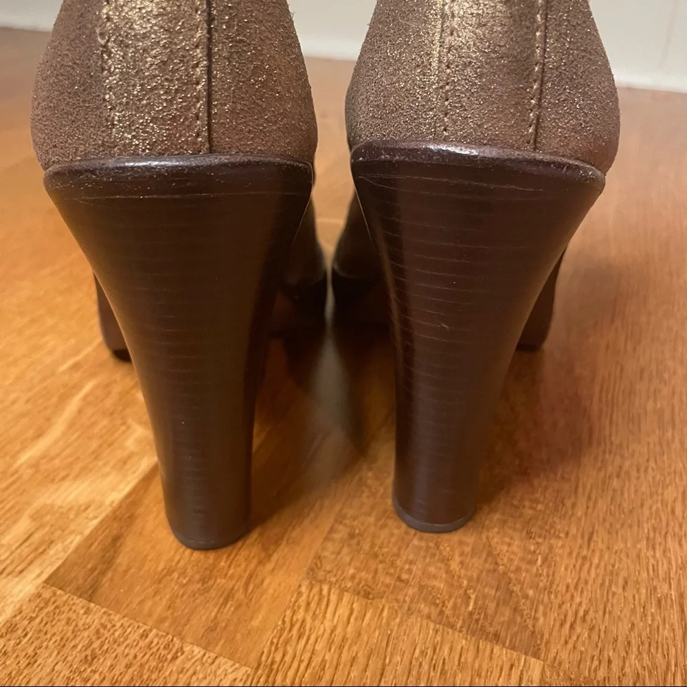 Tory Burch Chelsea Gold Slip On Heeled Boot